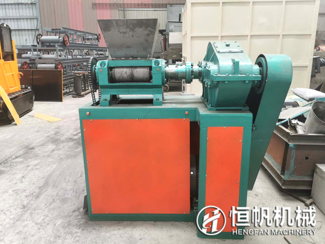 有機(jī)肥造粒機(jī)針對不同的原料進(jìn)行造粒需要具備什么條件?(圖3) 對輥擠壓造粒機(jī)